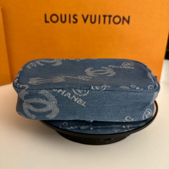 CHANEL Denim Cosmetics Bag with Optional Unbranded Chain - Picture 4 of 12